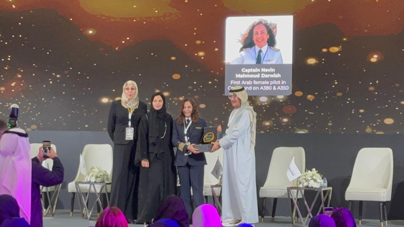 Nevin Mahmoud Darwish : première femme pilote hors UE de l’A380 célébrée au Global Aviation Forum de Riyad